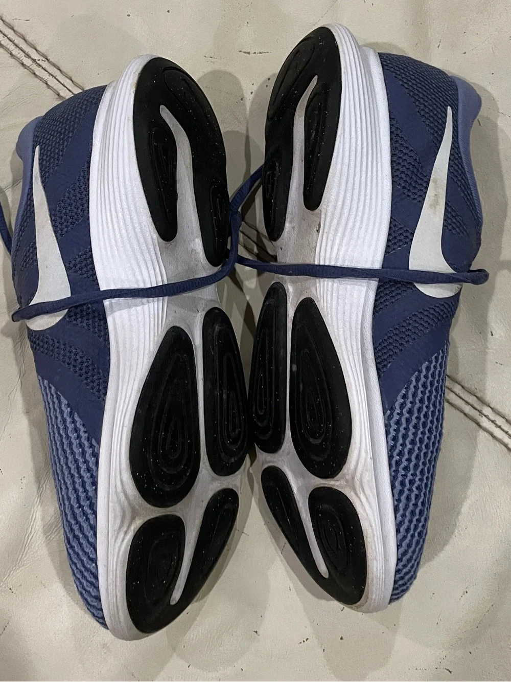 Nike women’s Navy Blue Knit Athletic Sneakers 7.5